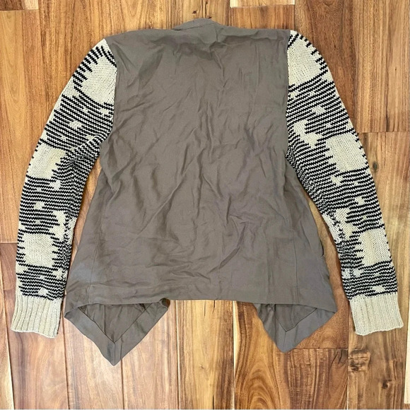 Blu Pepper Women’s Knit Cardigan Brown Aztec Print Size Small. - Picture 7 of 15